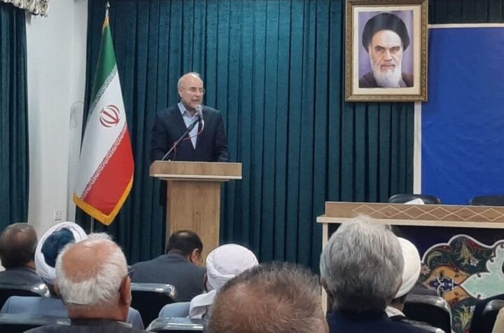 اقتصاد باید مردمی شود تا مشکلات اقتصادی حل شود
