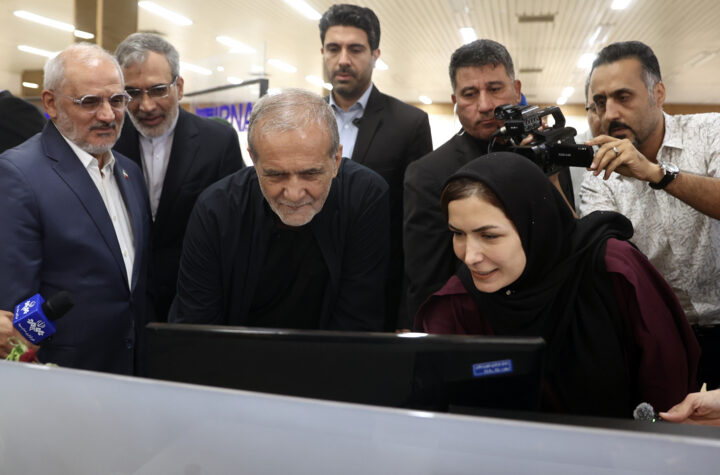 حضور سرزده رئیس‌جمهور در خبرگزاری ایرنا