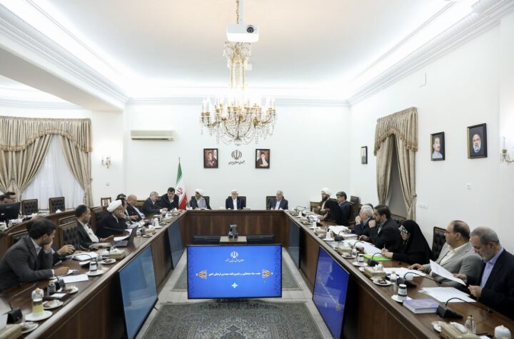 عارف: مسائل اجتماعی و فرهنگی نباید حکومتی شود