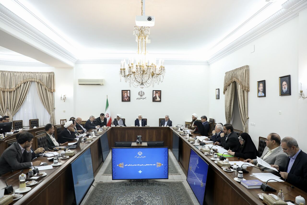 عارف: مسائل اجتماعی و فرهنگی نباید حکومتی شود