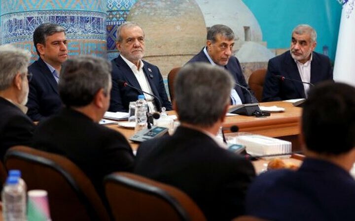 احزاب و سیاسیون باید در میدان عمل خود را نشان دهند