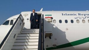 عراقچی وارد کامپالا شد