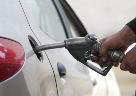 وزارت نفت شایعات گرانی بنزین را رد کرد؛ هیچ برنامه‌ای برای تغییر نرخ سوخت وجود ندارد