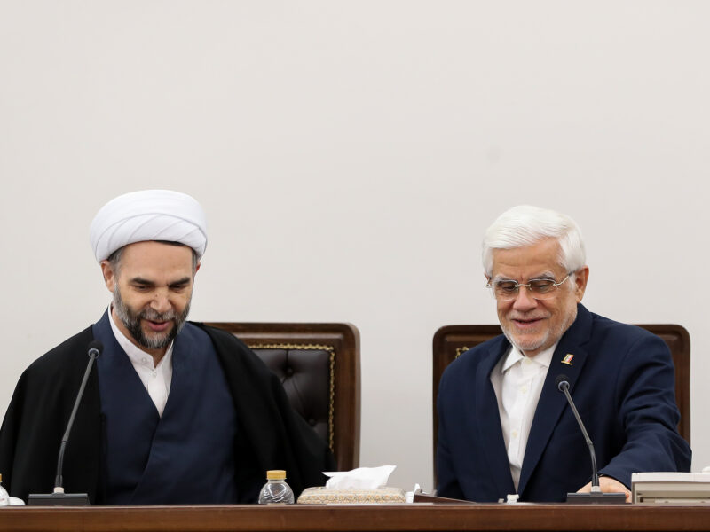 ارائه گزارشی از اقدامات و برنامه‌های دولت برای مدیریت و کنترل بازار ارز