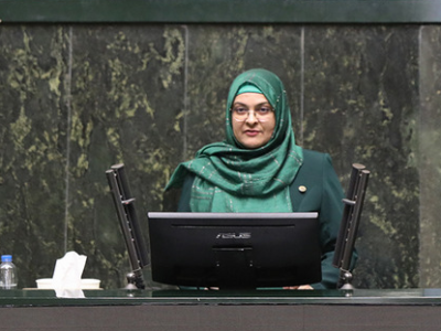ایرانیِ خردمند، به خانه و خاک کشورش می‌بالد