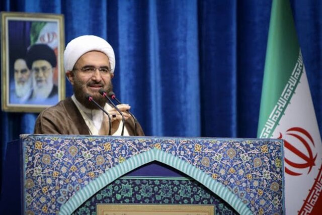 حضور پرشور مردم قوت قلبی برای رزمندگان اسلام است