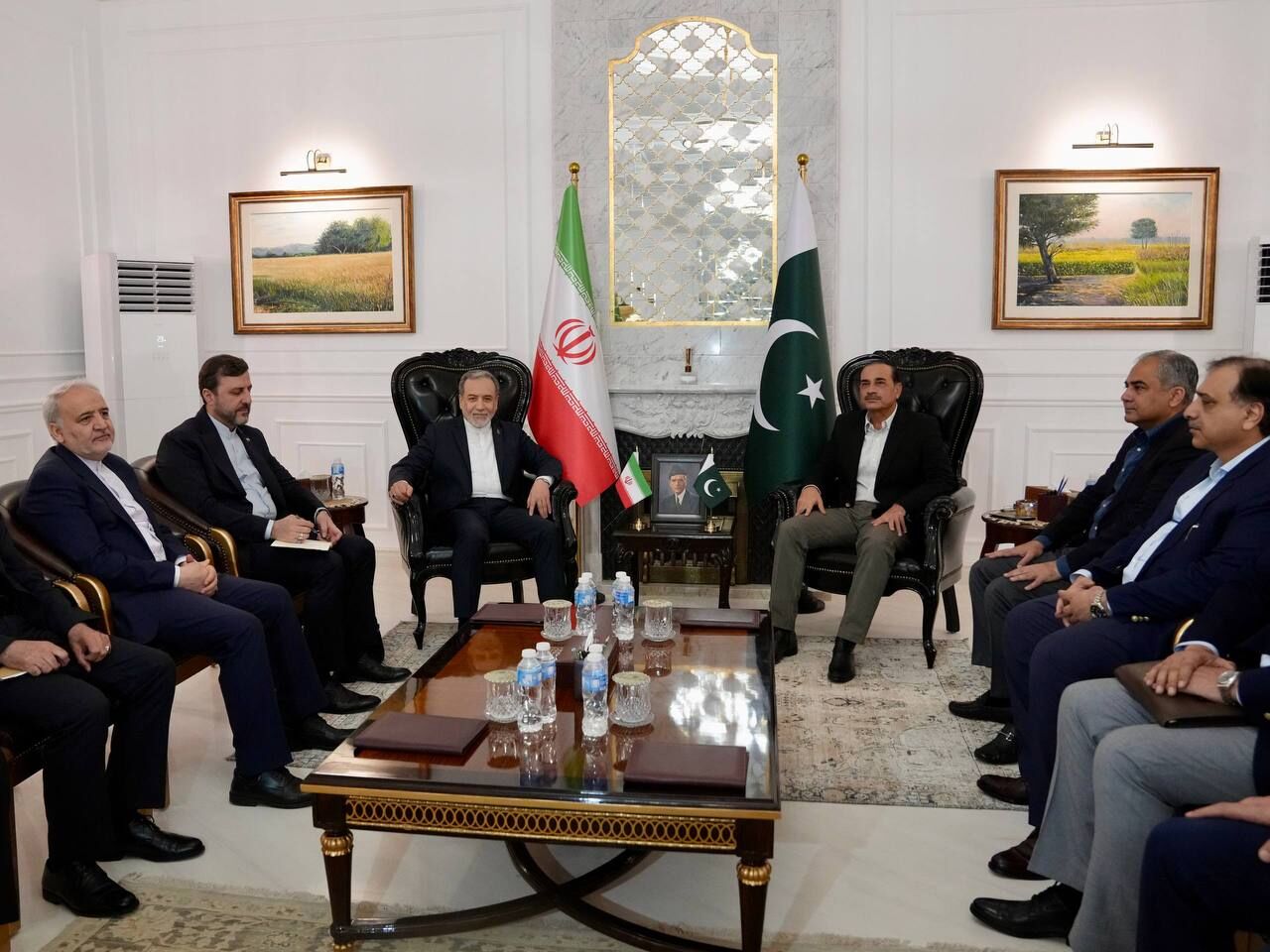 دیدار وزیر امورخارجه ایران با فرمانده ارتش پاکستان در اسلام‌آباد