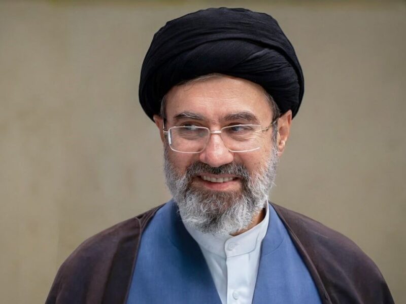 معلمان و کارگران ستون فقرات عرصه فرهنگ و اقتصاد