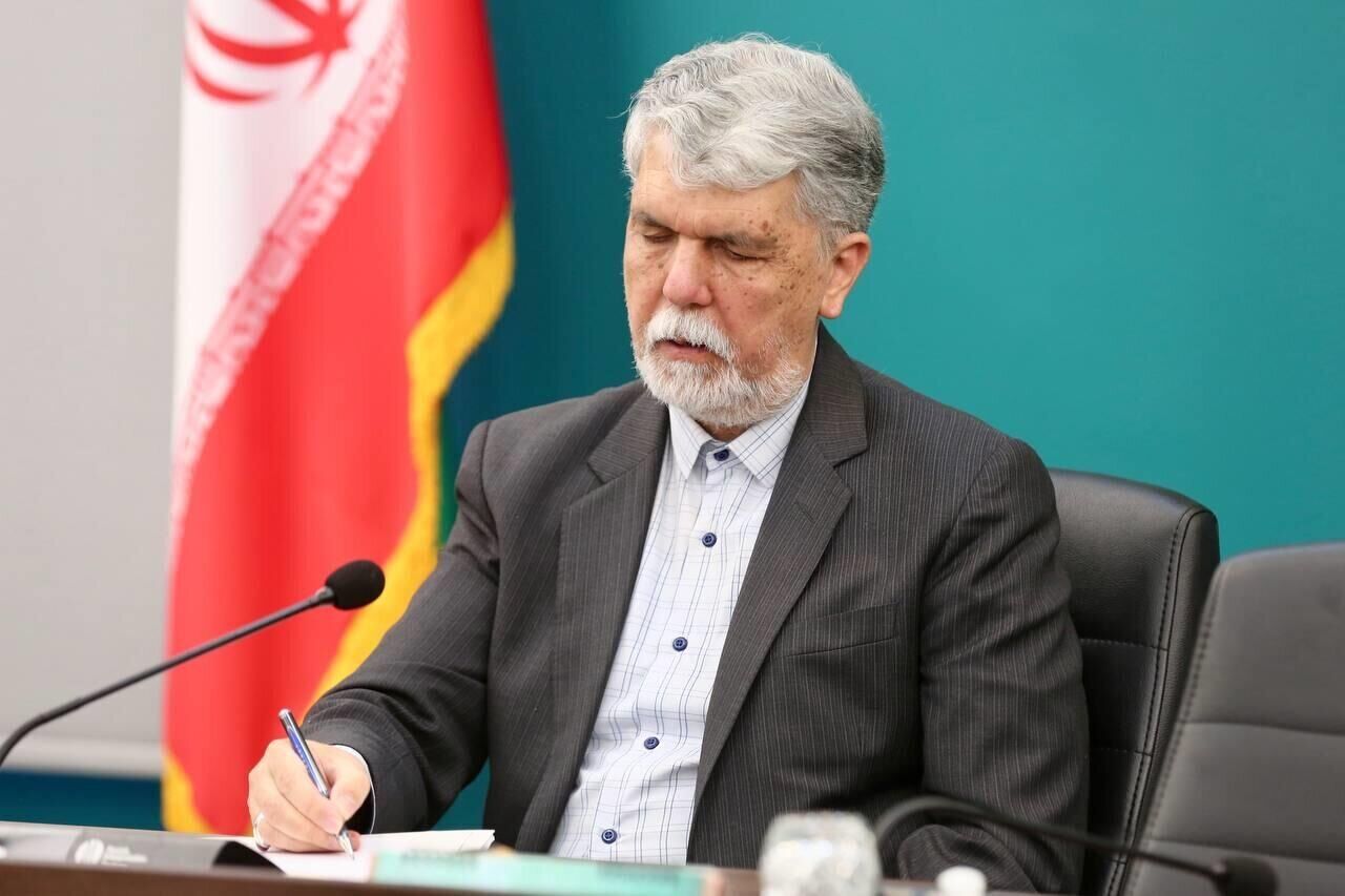 زبان فارسی از مهمترین ستون‌های ماندگاری صدای مستقل ایران در جهان است