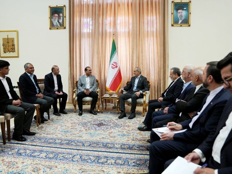عاصم منیر با پزشکیان دیدار کرد