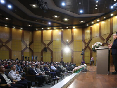 به‌هیچ‌وجه در برابر هیچ قدرتی سر خم نخواهیم کرد/ با عزت «گفت‌وگو» می‌کنیم
