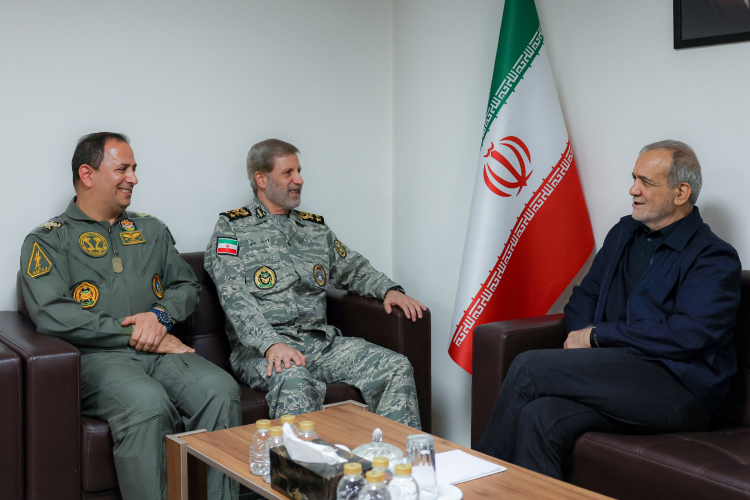ارتش جمهوری اسلامی ایران با آمادگی عملیاتی بالا اقتدار دفاعی کشور را به نمایش گذاشت