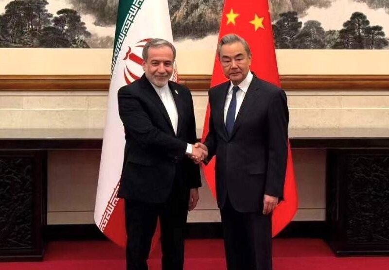 عراقچی و وانگ یی در پکن دیدار کردند