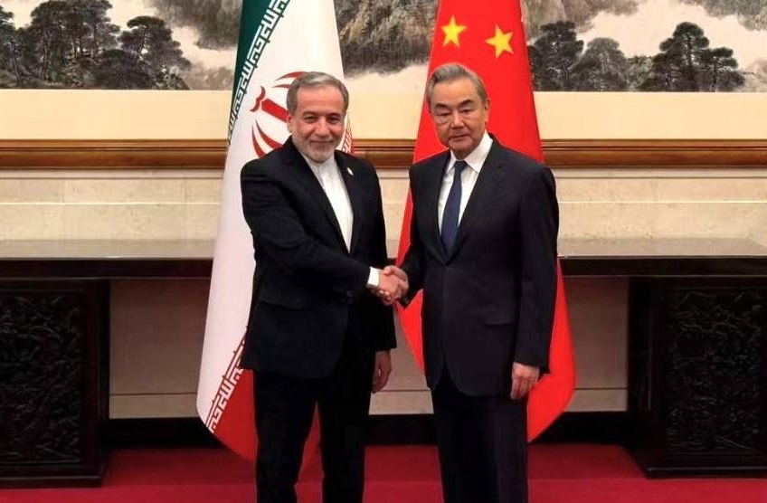 عراقچی و وانگ یی در پکن دیدار کردند