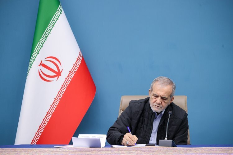 تأکید پزشکیان بر برخورد قاطع با گران‌فروشان