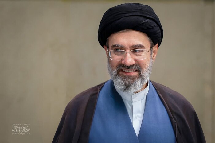 پاسخ رهبر انقلاب به نامه فعالان جمعیت: برآمدن ایران در مستوای قدرتی بزرگ و تأثیرگذار، از دستاوردهای دفاع مقدس و بعثت