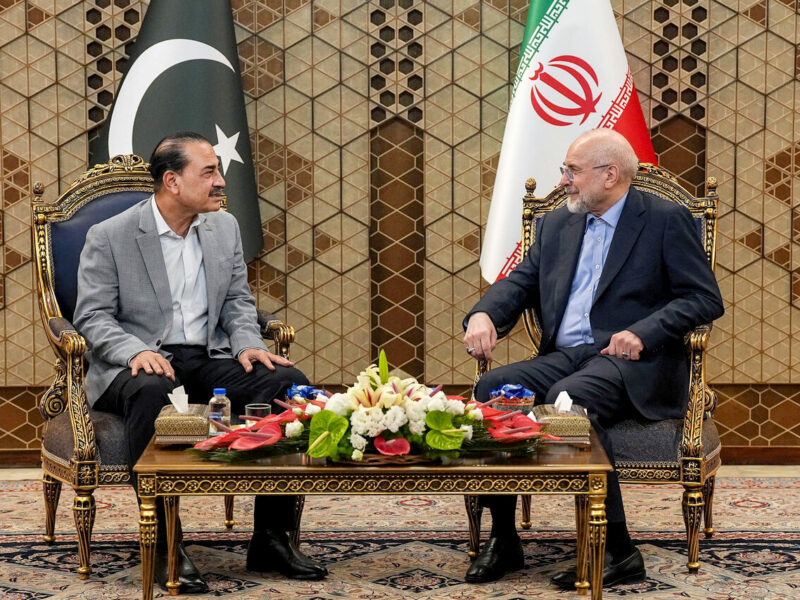 از حقوق ملت و کشورمان عدول نمیکنیم