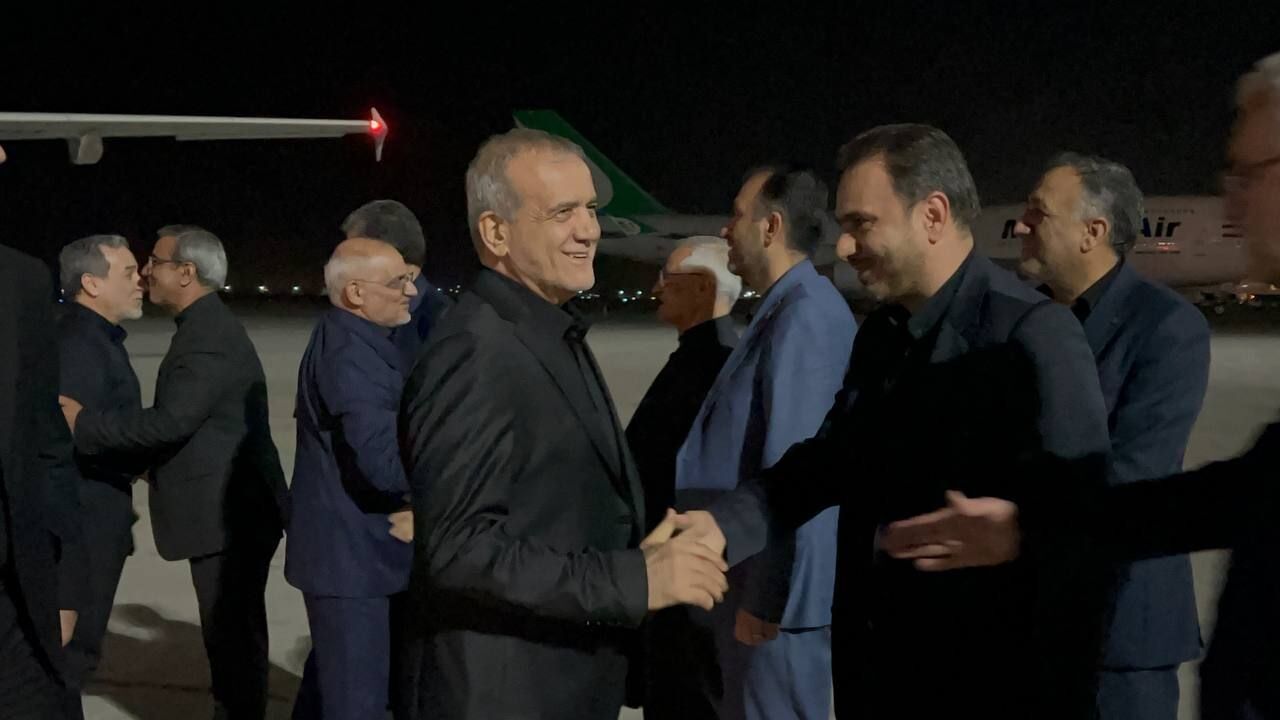سفر رئیس‌جمهور به مشهد در شب تاسوعای حسینی/ زیارت حرم رضوی در مسیر بازگشت از پاکستان