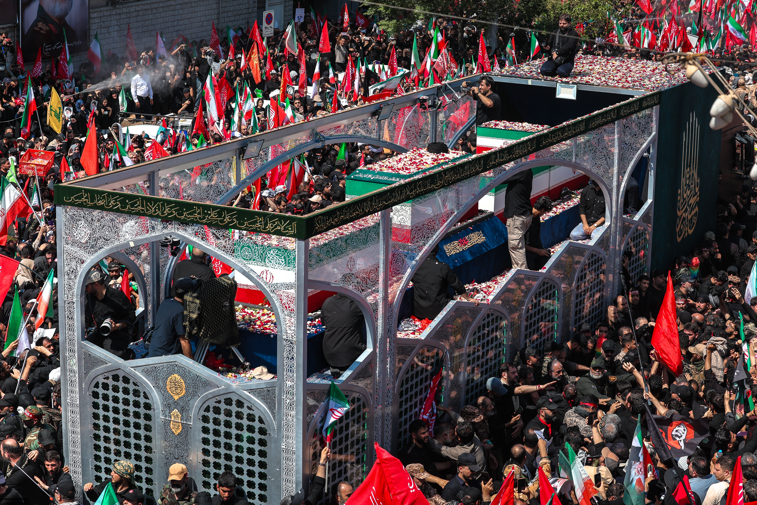 ایران در سوگ رهبری که با خون خود وحدت را جاودانه کرد