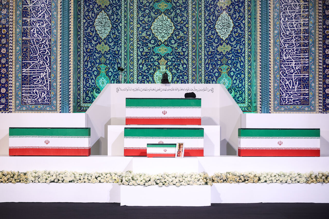 ادای احترام هیات‌های بین‌المللی به پیکر رهبر شهید انقلاب ایران – جمهور نیوز