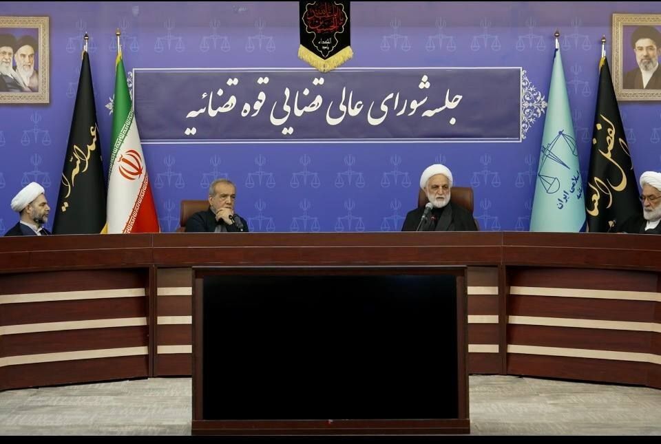 همه مکلف به حمایت از دولت در شرایط کنونی هستیم