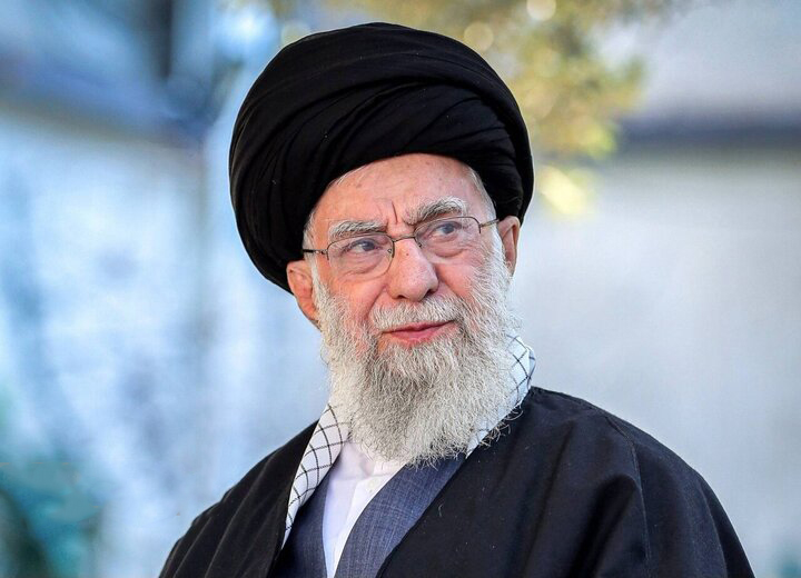 پیکر مطهر رهبر شهید به خاک سپرده شد