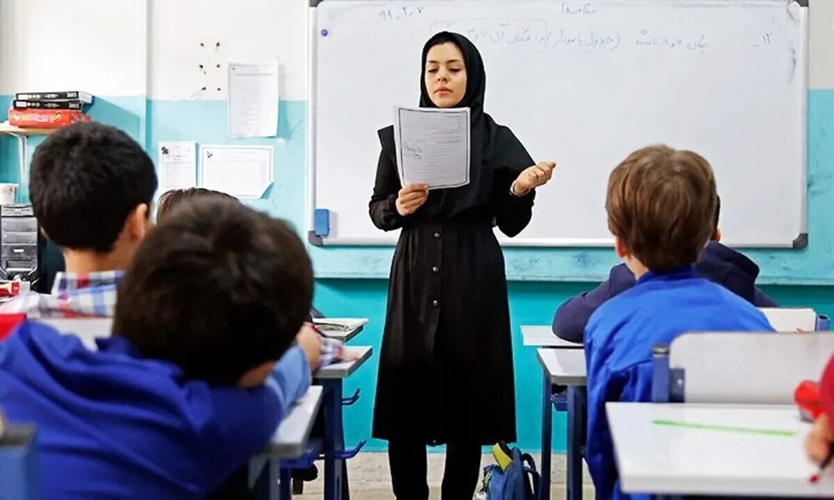 معلمان حق التدریس آزاد طعم امنیت شغلی و حمایت معیشتی را می‌چشند