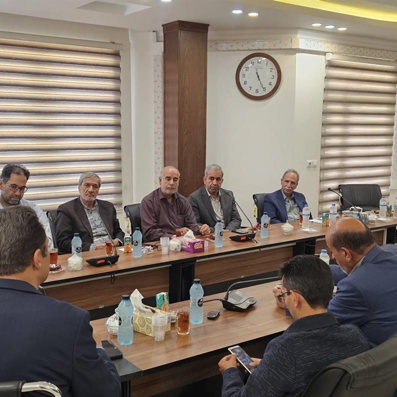 نشست مدیران صندوق بازنشستگی و بیمه دی با حضور کانون‌های استان یزد
