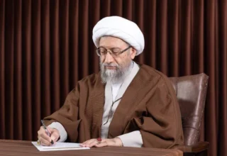 آیت‌الله آملی لاریجانی: دشمن دوباره در دام همان محاسبه غلط افتاد