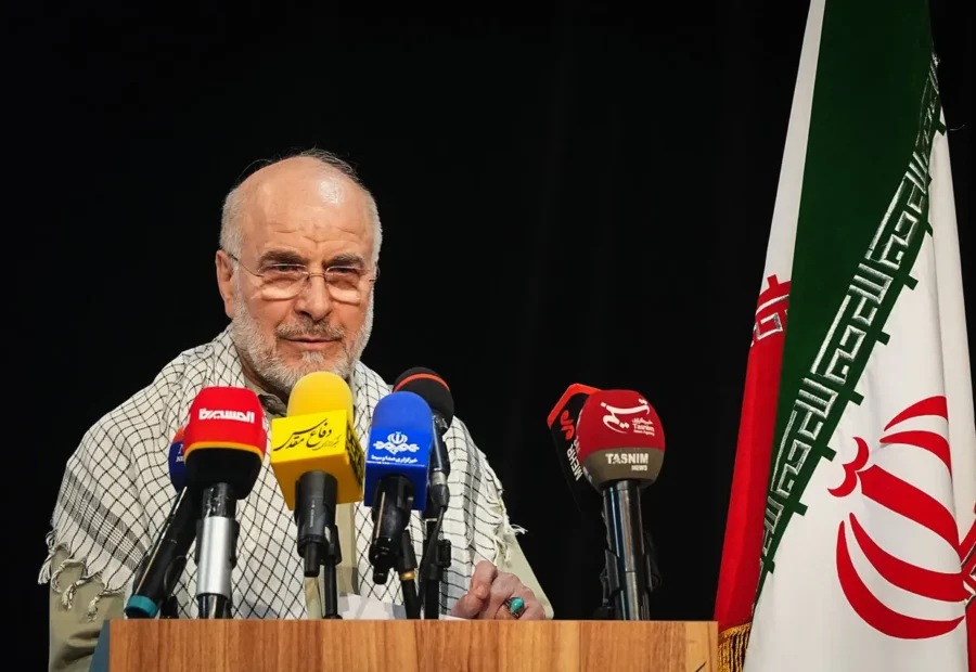 دفاع مقدس کارخانه دائمی تولید قدرت و عزت است