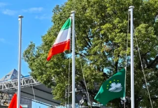 اهتزاز پرچم ایران در دهکده بازی‌های آسیایی ناگویا